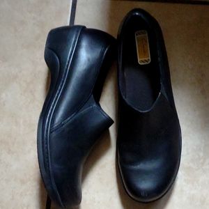 Clark’s Women’s Slip Resistant Work loafers slip on Shoes flats